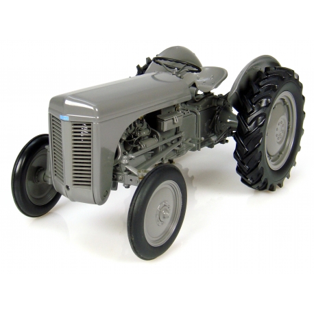 Universal Hobbies 1/16 Scale Ferguson TEA20 (1949) UH2690