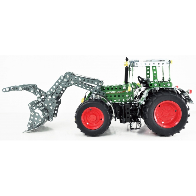 Fendt Vario 939 with Front Loader